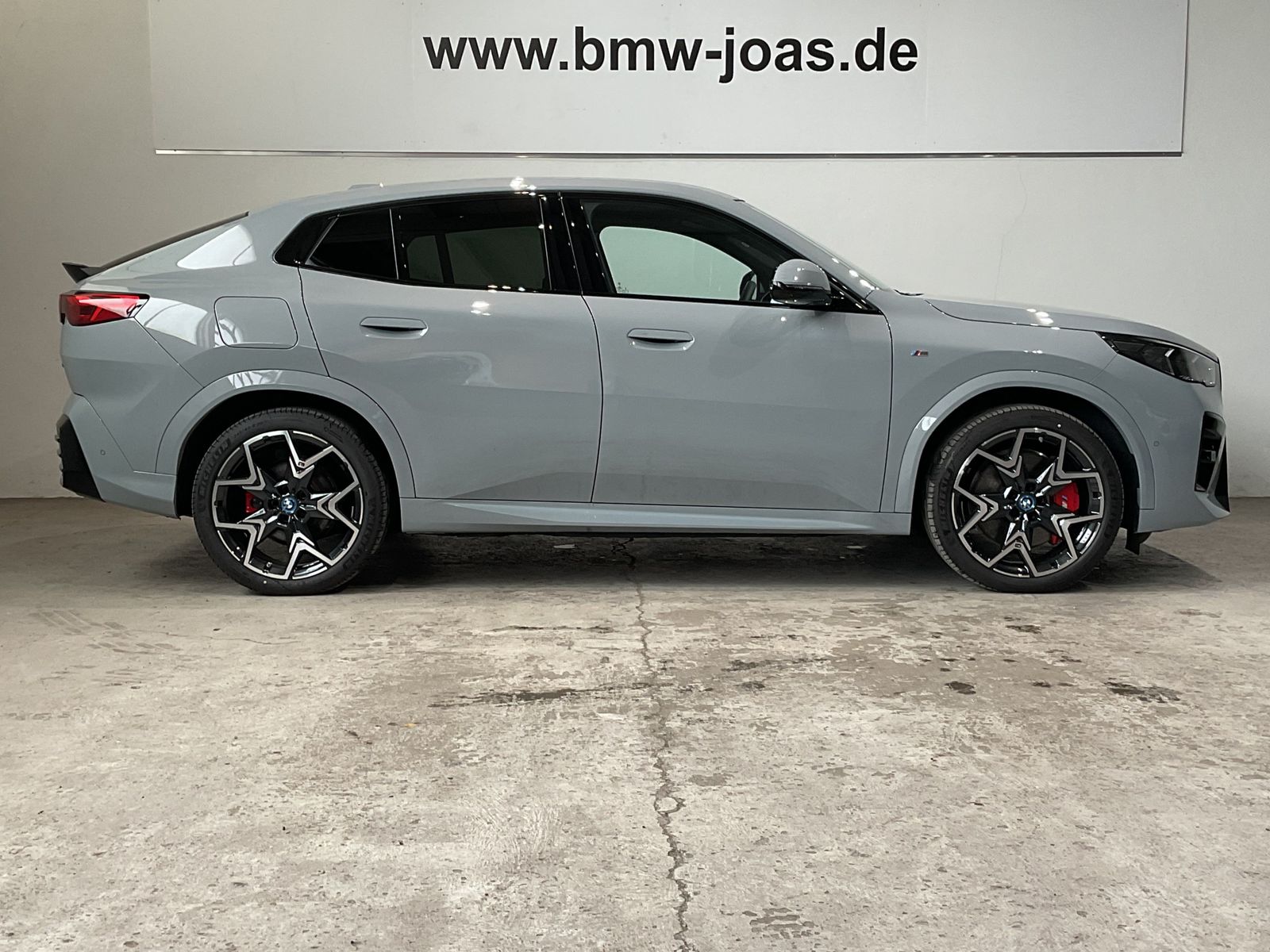 Fahrzeugabbildung BMW iX2 20" M LMR | M Sportpaket pro | Aktivsitz für