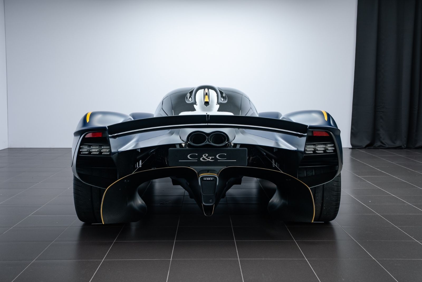 Fahrzeugabbildung Aston Martin Valkyrie /*1 of 150*/SERVICEPACK/FULL PPF