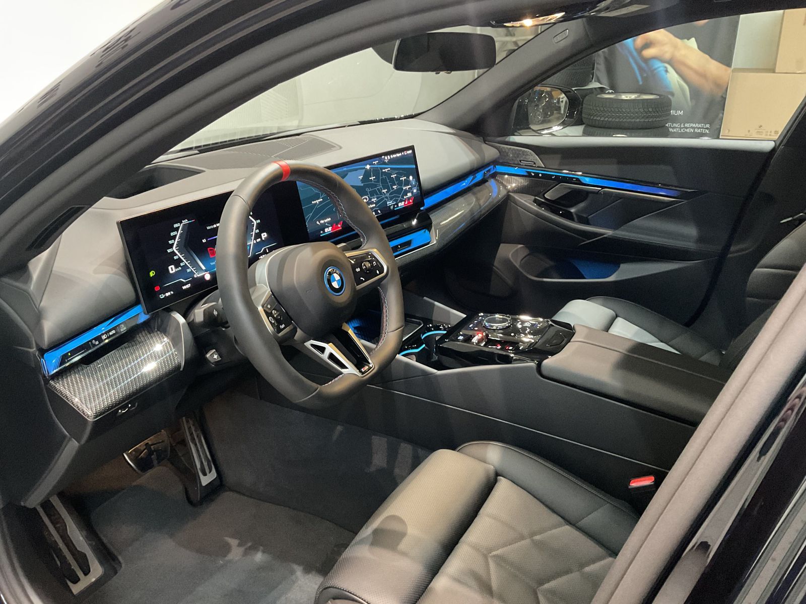 Fahrzeugabbildung BMW i5 M60 xDrive Sitzbelüftung vorn, Glasdach, Limo