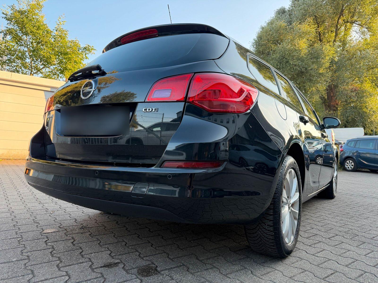 Opel Astra 2012 — photo 7