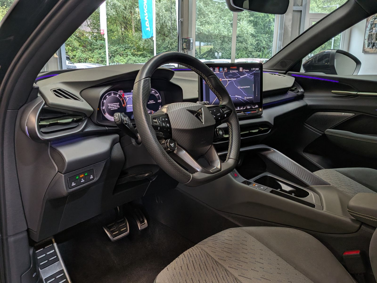 Fahrzeugabbildung CUPRA Terramarr 1.5 eTSI Tribe Sennh Matrix HUD AHK 20