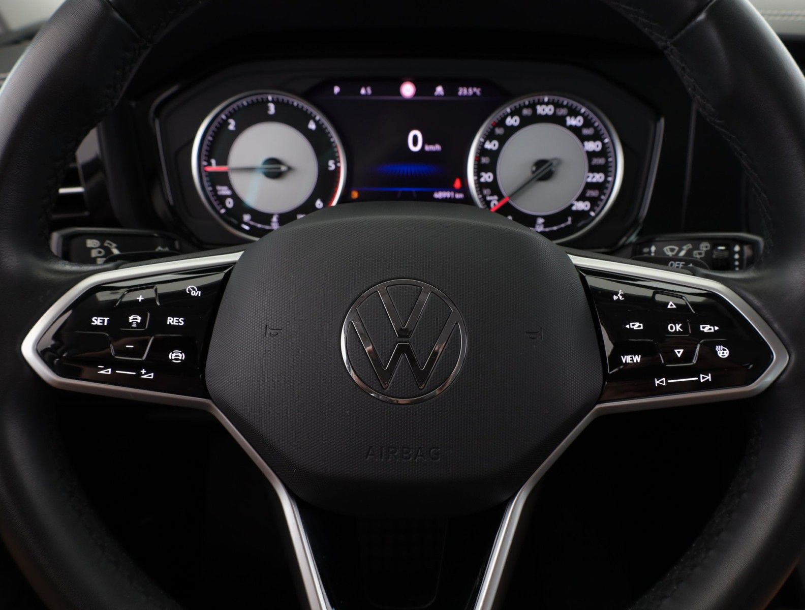 Fahrzeugabbildung Volkswagen Touareg 3.0 TDI  DSG 4Motion Navi ACC AHK