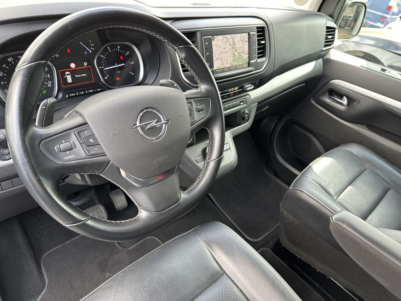 Fahrzeugabbildung Opel Zafira Life 2.0 D Aut. BlackEd. NAV+XEN+PANORAMA