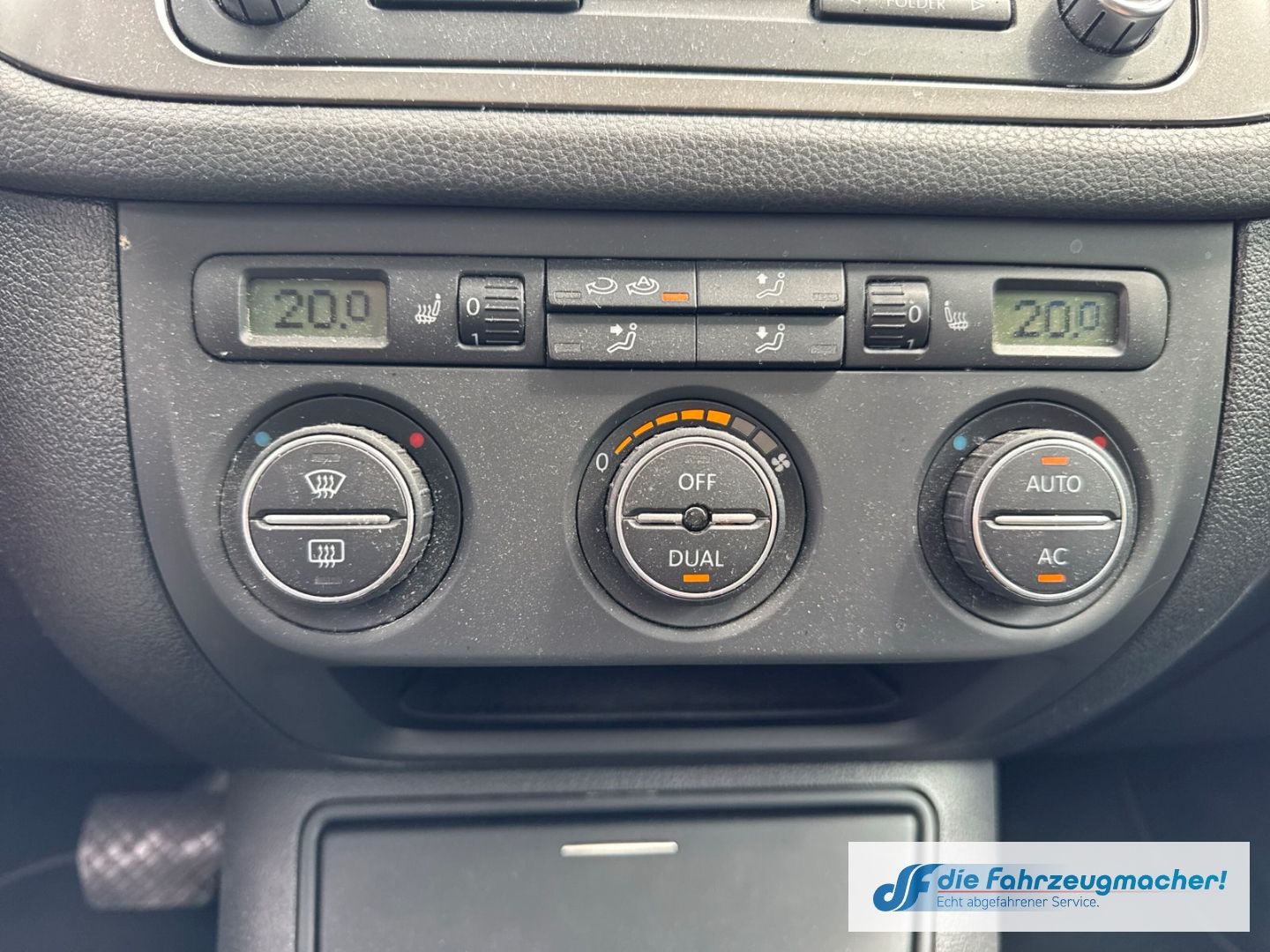 Fahrzeugabbildung Volkswagen Tiguan Sport & Style 4Motion El. Panodach *EXPO