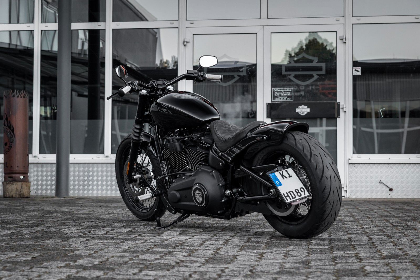 Fahrzeugabbildung Harley-Davidson FXBBS STREET BOB Softail 114 CUI - JEKILL&HYDE