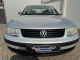 Volkswagen Passat 1.6l Elegance Youngtimer Top Zustand - VW Gebrauchtwagen von 1998