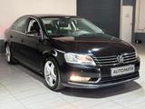 Volkswagen Passat Lim. Highline BlueMotion DSG Navi - Volkswagen Passat aus 2010