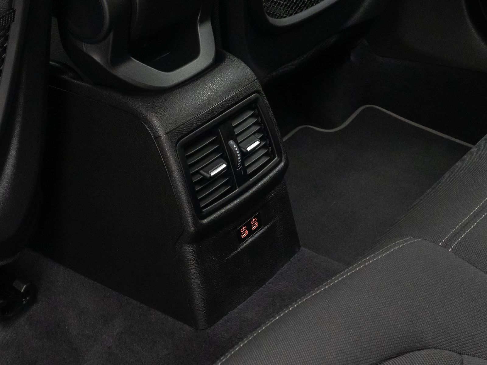 Fahrzeugabbildung BMW X2 sD18i AdvantagePlus HiFi DAB Sportsitz 19Zoll