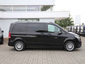 Mercedes V 220 - 4
