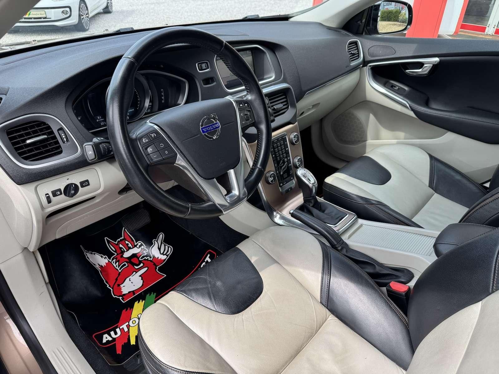 Fahrzeugabbildung Volvo V40 Cross Country T5 AWD/Navi/Xenon/StandHz 1...