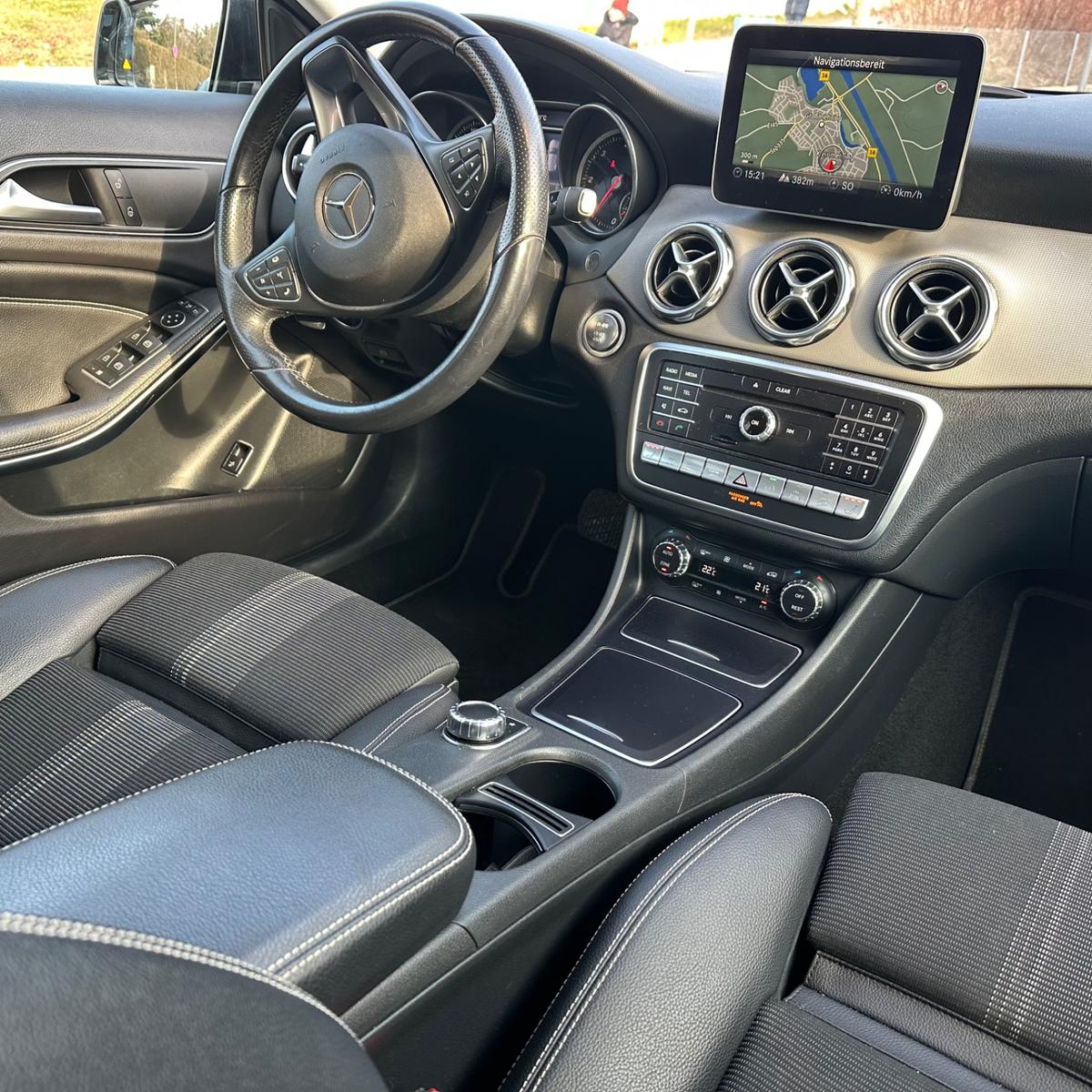 Mercedes-Benz GLA 220d 4Matic Urban-Navi-SZH-PDC-Rückfahrkamer