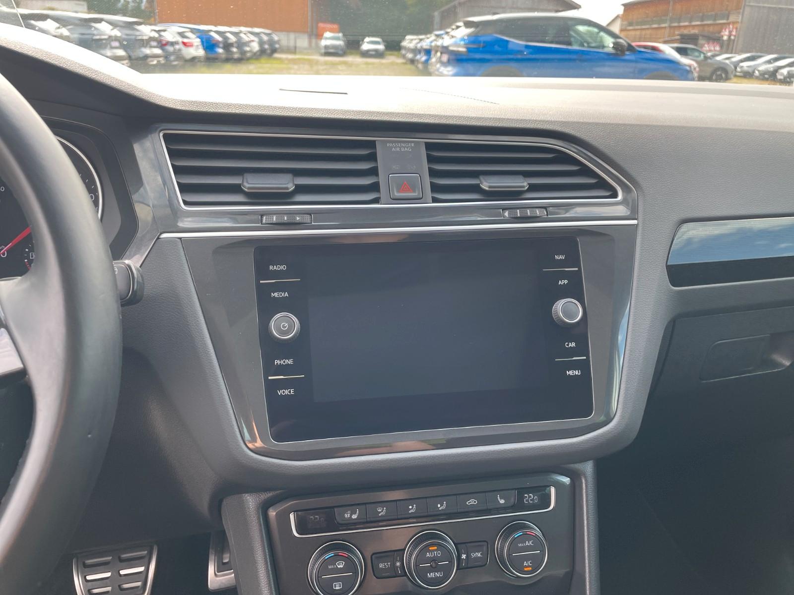 Volkswagen Tiguan SOUND 180 PS (* ALLRAD * PANORAMADACH *)