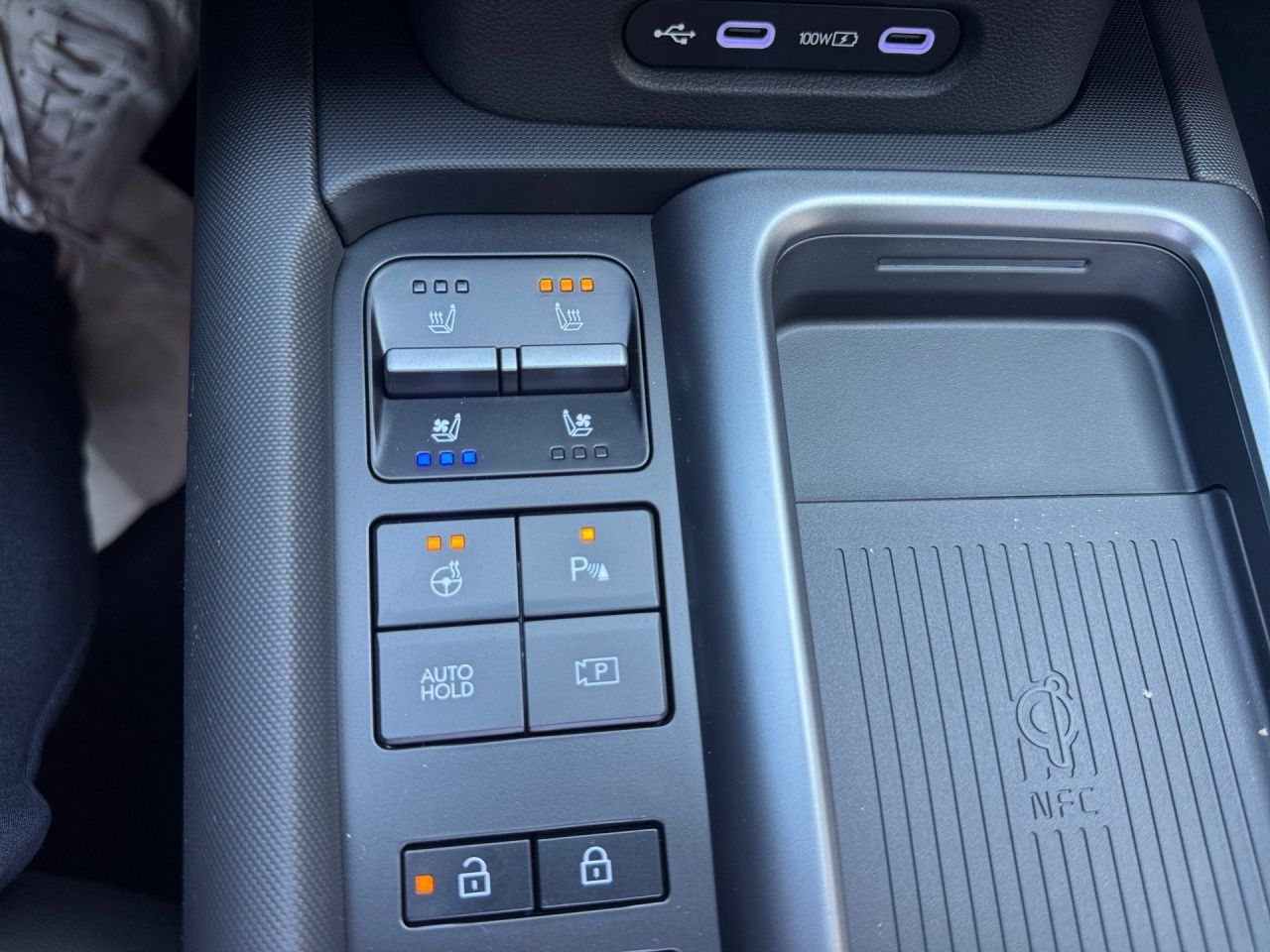 Fahrzeugabbildung Hyundai IONIQ 6 Uniq / Uniq-Paket Elektro 77,4 kWh 360