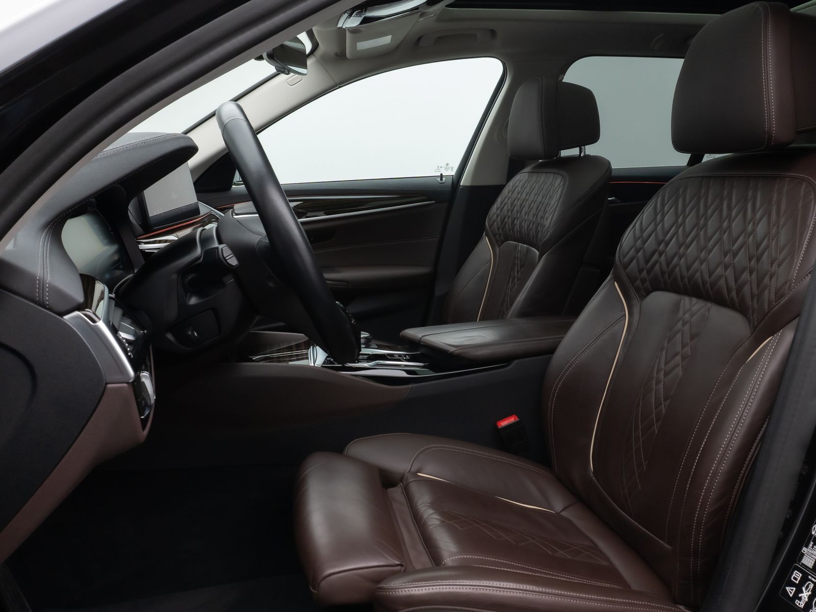 Fahrzeugabbildung BMW 530d xD Luxury Line Panorama HUD Individual 19Zl