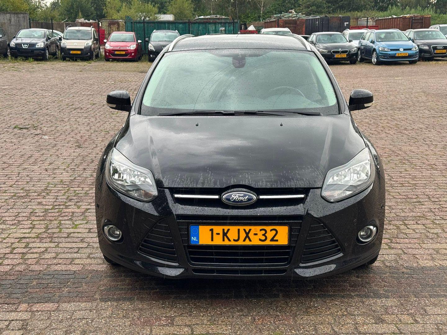 Ford Focus 2013 — rear view