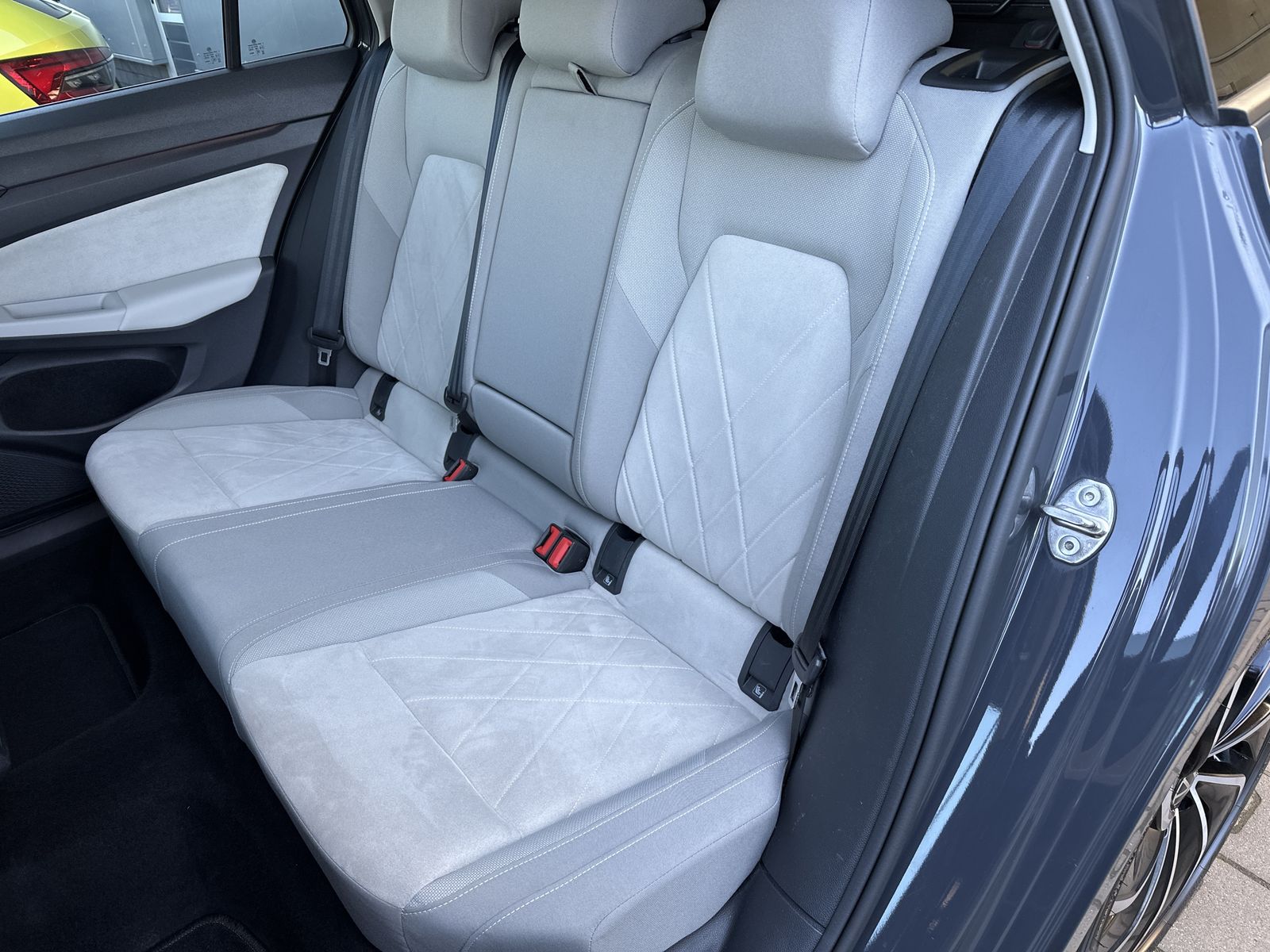 Fahrzeugabbildung Volkswagen Golf Variant 2.0 TDI Life NAV+LED+KAM+VCOCK+HUD