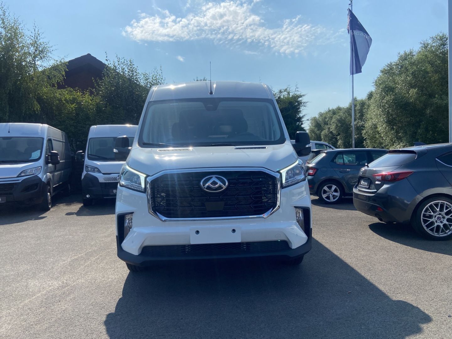 Fahrzeugabbildung Maxus Deliver9 KW 2.0 L3H2 FWD Luxury LED CarPlay DAB