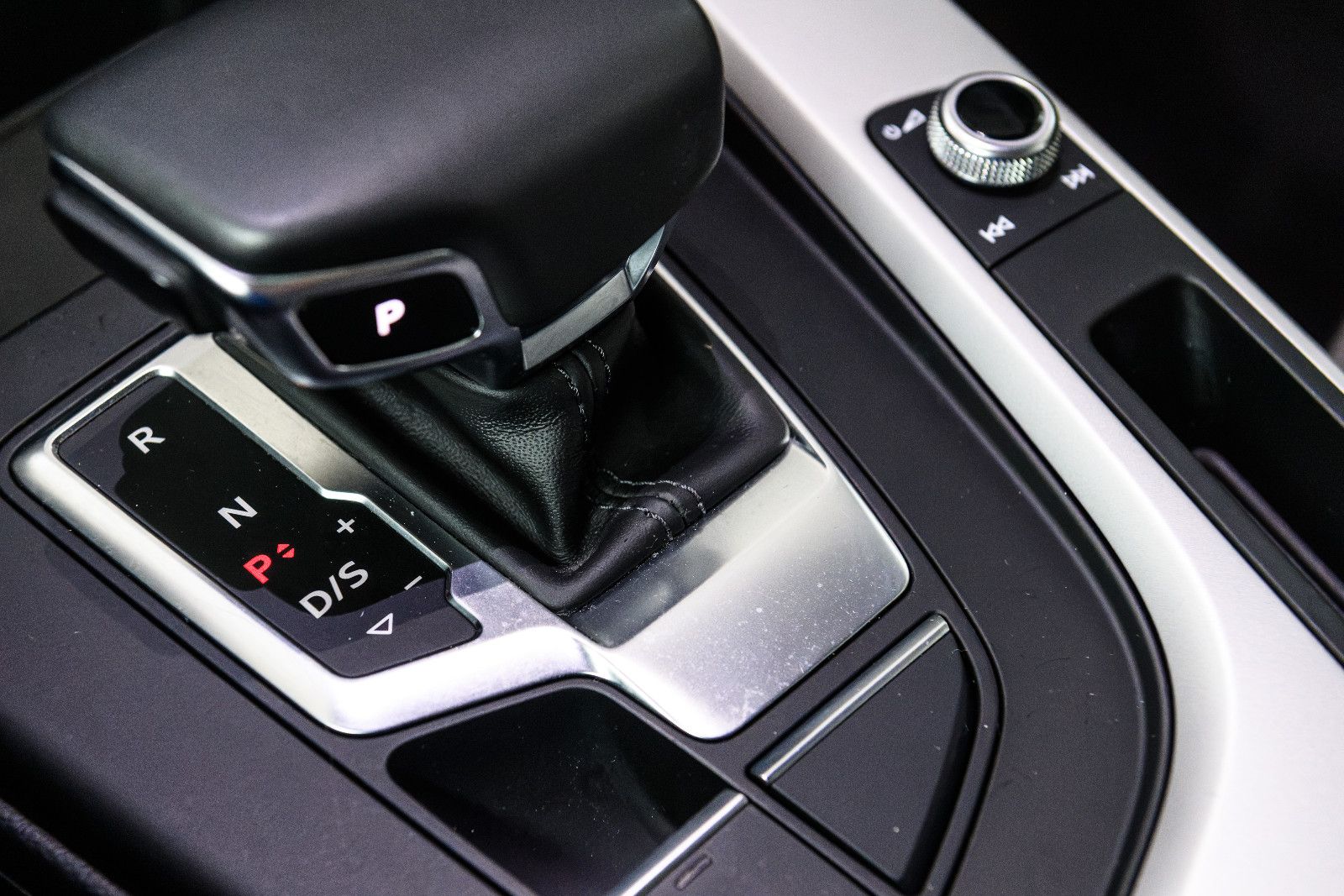 Fahrzeugabbildung Audi A4 Avant 40 TDI quattro advanced +AHK+Matrix LED