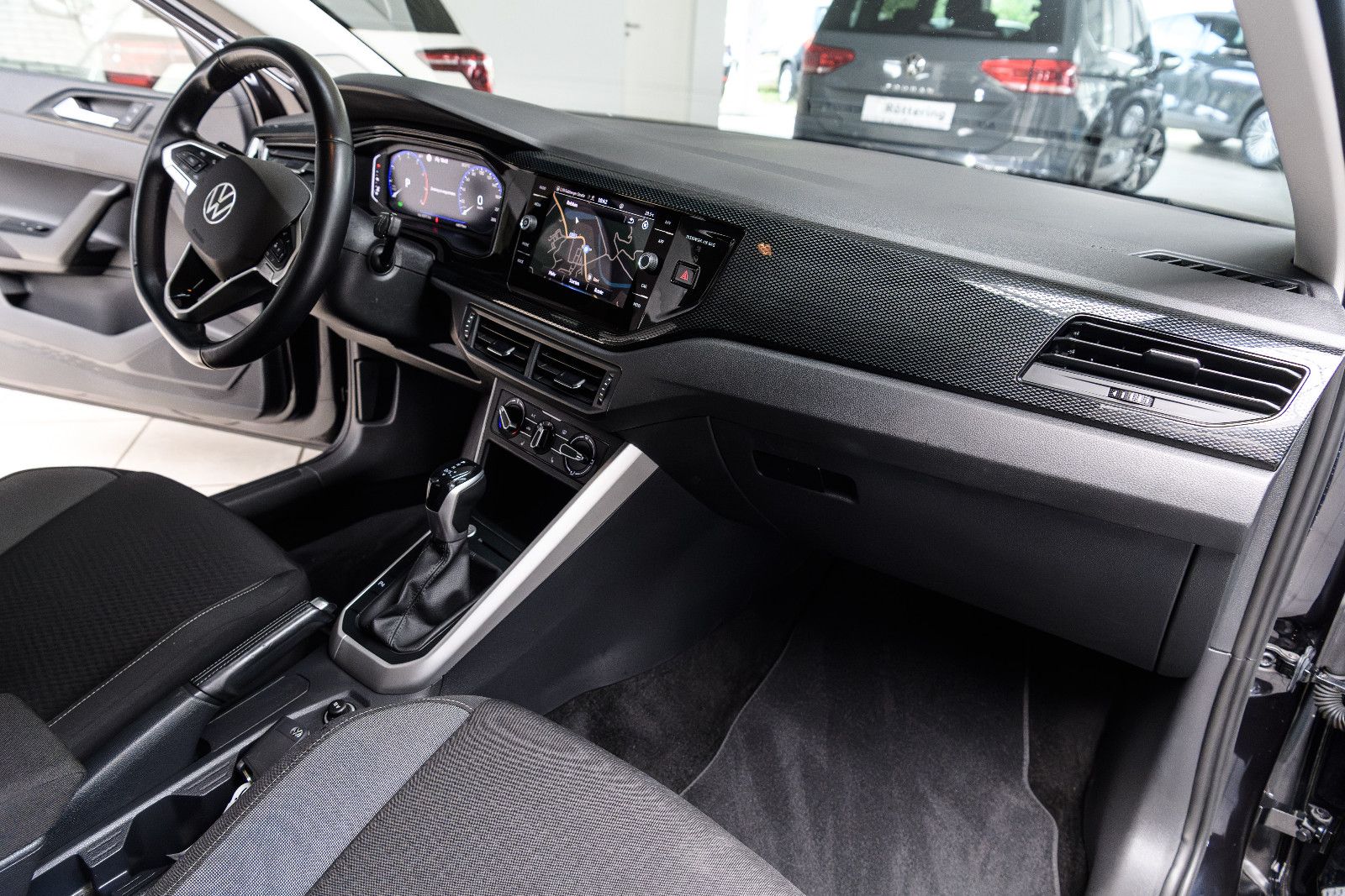 Fahrzeugabbildung Volkswagen Polo VI Life+LED+SHZ+NAVI+GJR+KEYLESS+DAB+AUTOMA