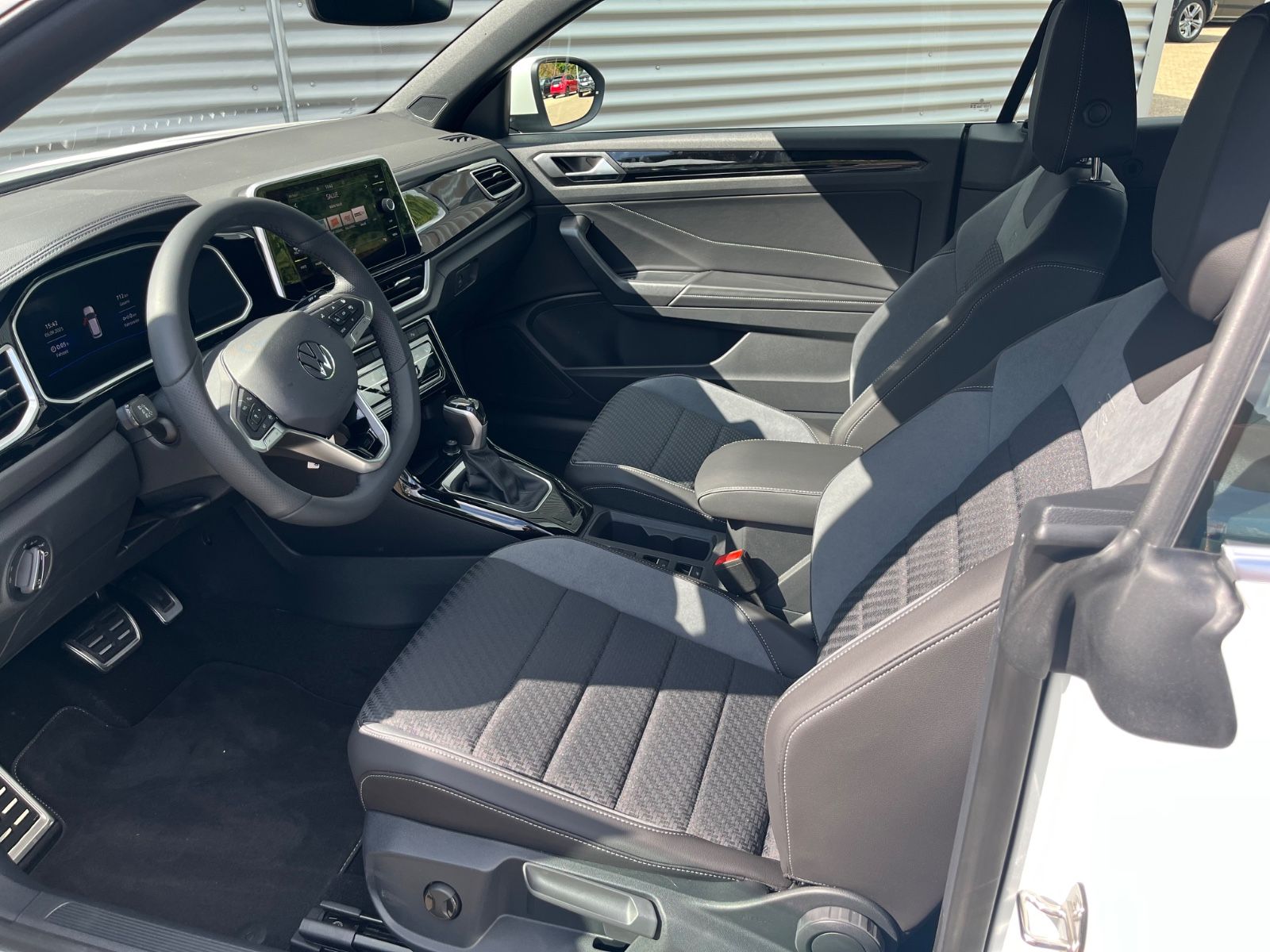 Fahrzeugabbildung Volkswagen T-Roc Cabriolet R-Line 1.5 TSI DSG ACC Kamera