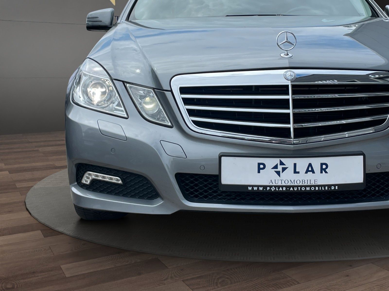 Fahrzeugabbildung Mercedes-Benz E 220 CDI Lim.*Bi-Xen*Standhz*Tempomat*PDC