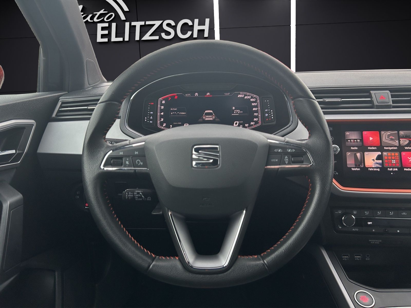 Fahrzeugabbildung SEAT Arona TSI FR DSG LED ACC AHK SH PDC Beats SeatCo