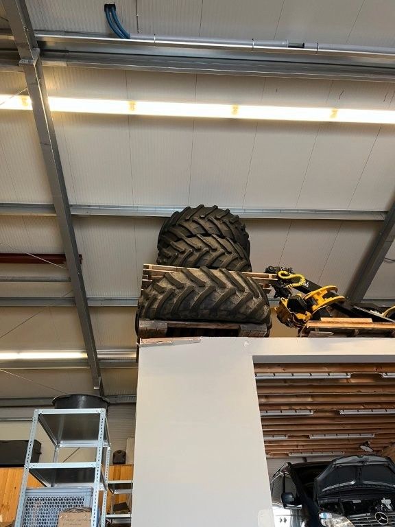 Fahrzeugabbildung Andere Ufkes 962/25 / Valtra S374 / nur: 1.980h!