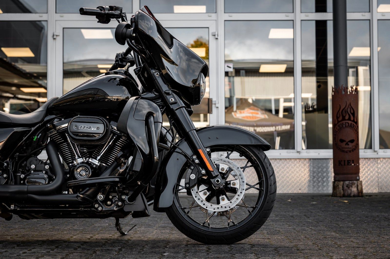 Fahrzeugabbildung Harley-Davidson STREET GLIDE SPECIAL 114 KESSTECH - LAST EDITION