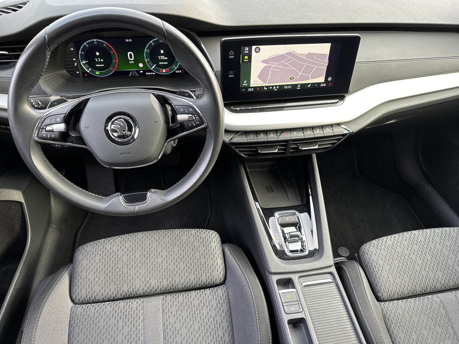 Fahrzeugabbildung SKODA Octavia Combi 2.0 TDI DSG Clever NAV+LED+ACC+KAM