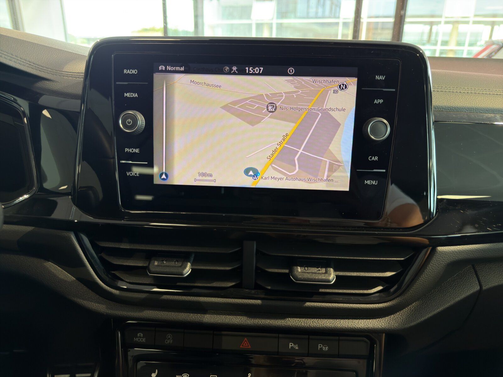 Fahrzeugabbildung Volkswagen T-Roc Cabriolet 1.5 TSI DSG R-Line ACC APP