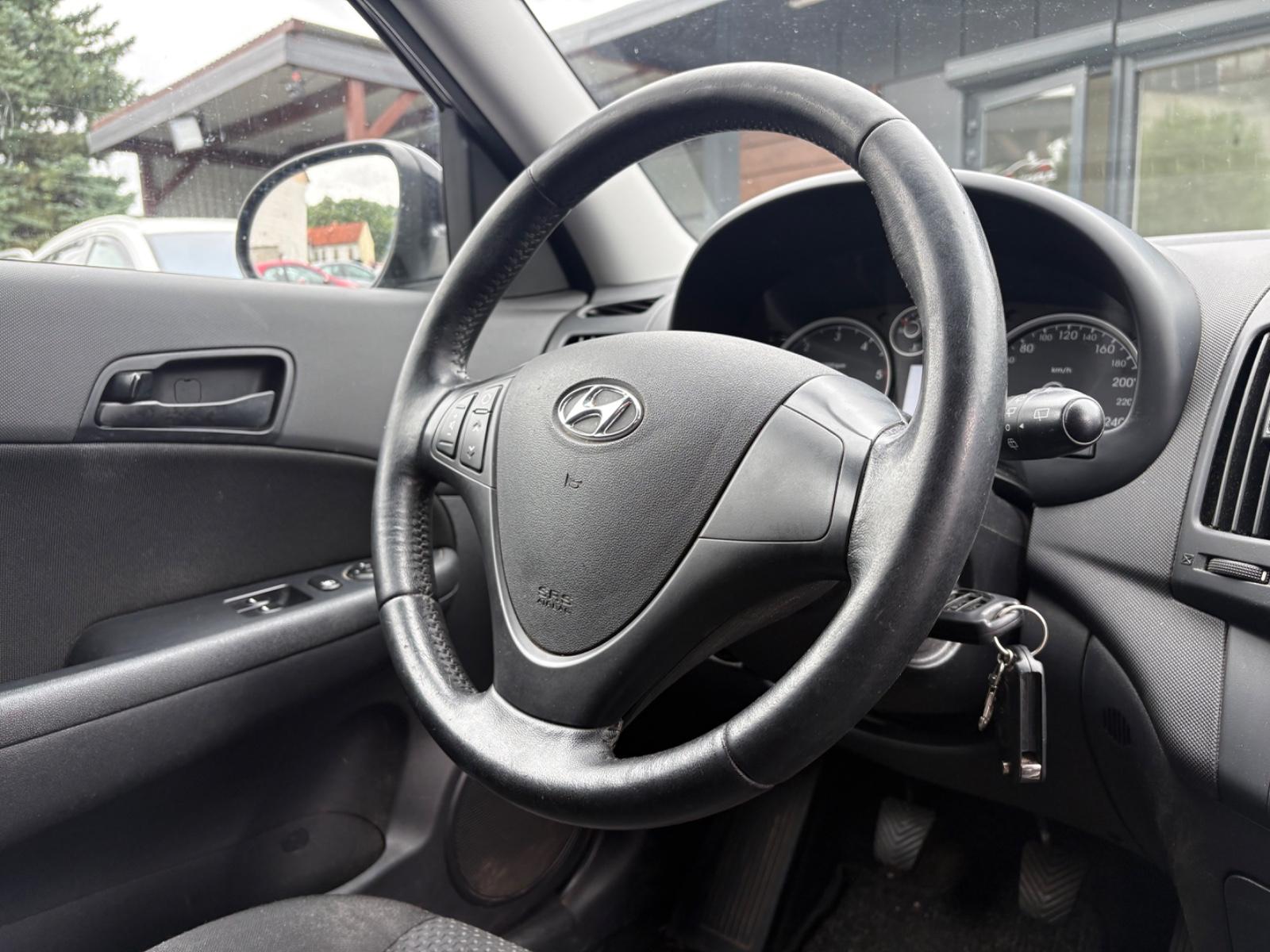 Hyundai i30 2012 — photo 16