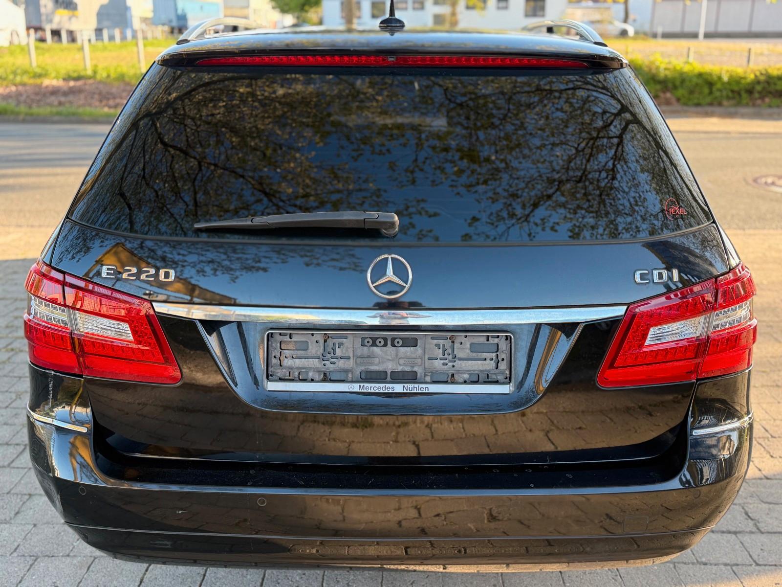 Mercedes-Benz E 220 CDI T-Modell  BlueEfficiency NAVI KLIMA PD