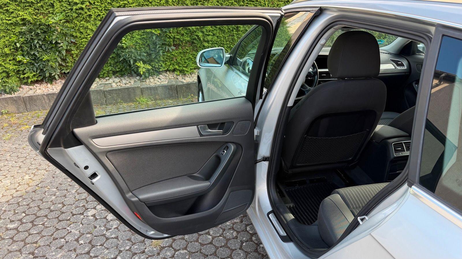 Audi A4 2012 — photo 12