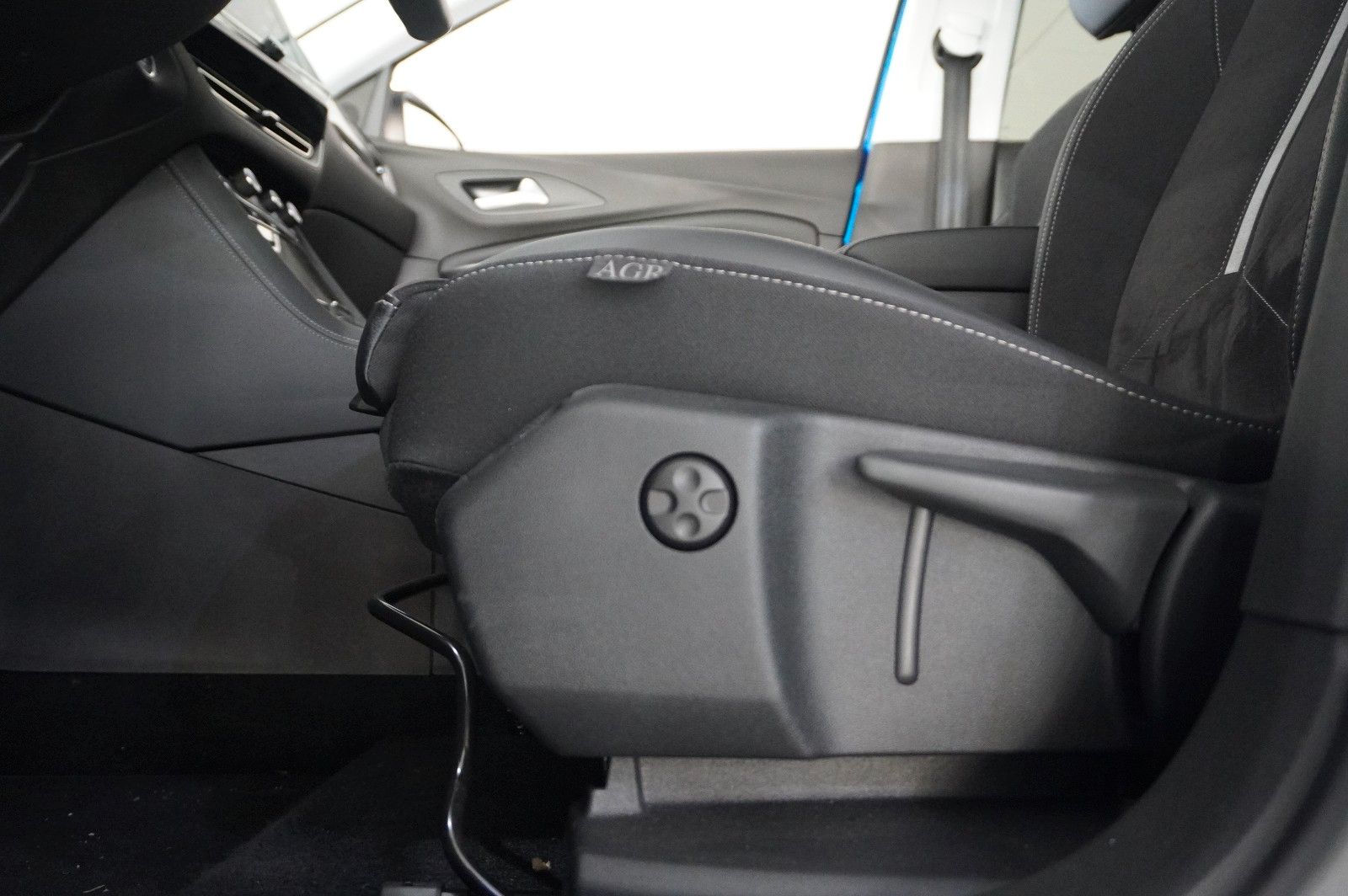 Fahrzeugabbildung Opel Grandland (X) 1.6T GSe 4HYBRID NAVI/LED/KAMERA
