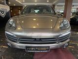 Porsche Cayenne S Hybrid NAVI/LED/LEDER/KAMERA!! - Porsche Cayenne in Oberhausen