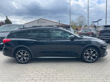 Fahrzeugabbildung Ford Focus Active AHK, Panorama, LED, Verkehrszeichen
