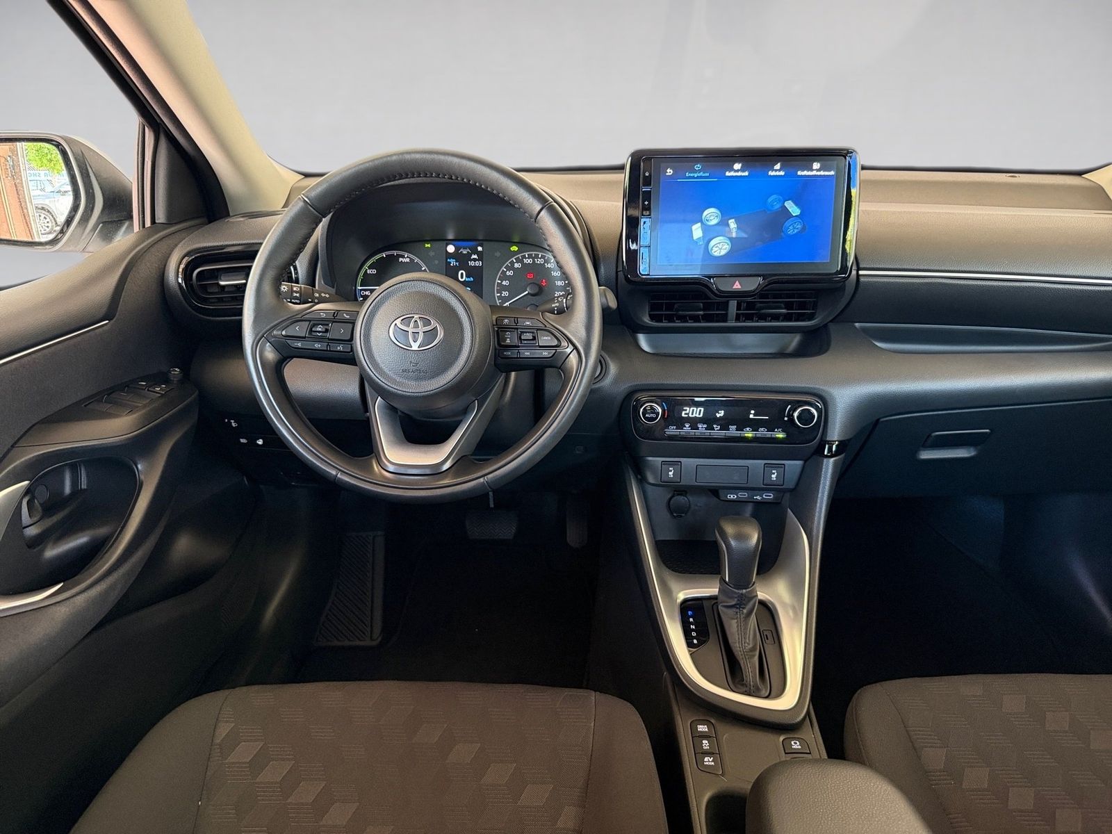 Fahrzeugabbildung Toyota Yaris 1.5 Business Edition KlimaA,Navi,SHZ,ACC