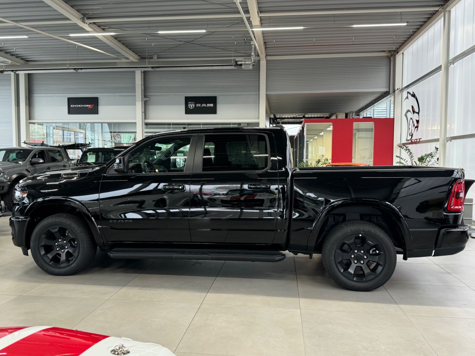 Fahrzeugabbildung Dodge RAM 1500 Big Horn Night MY25 4x4 Pano Voll