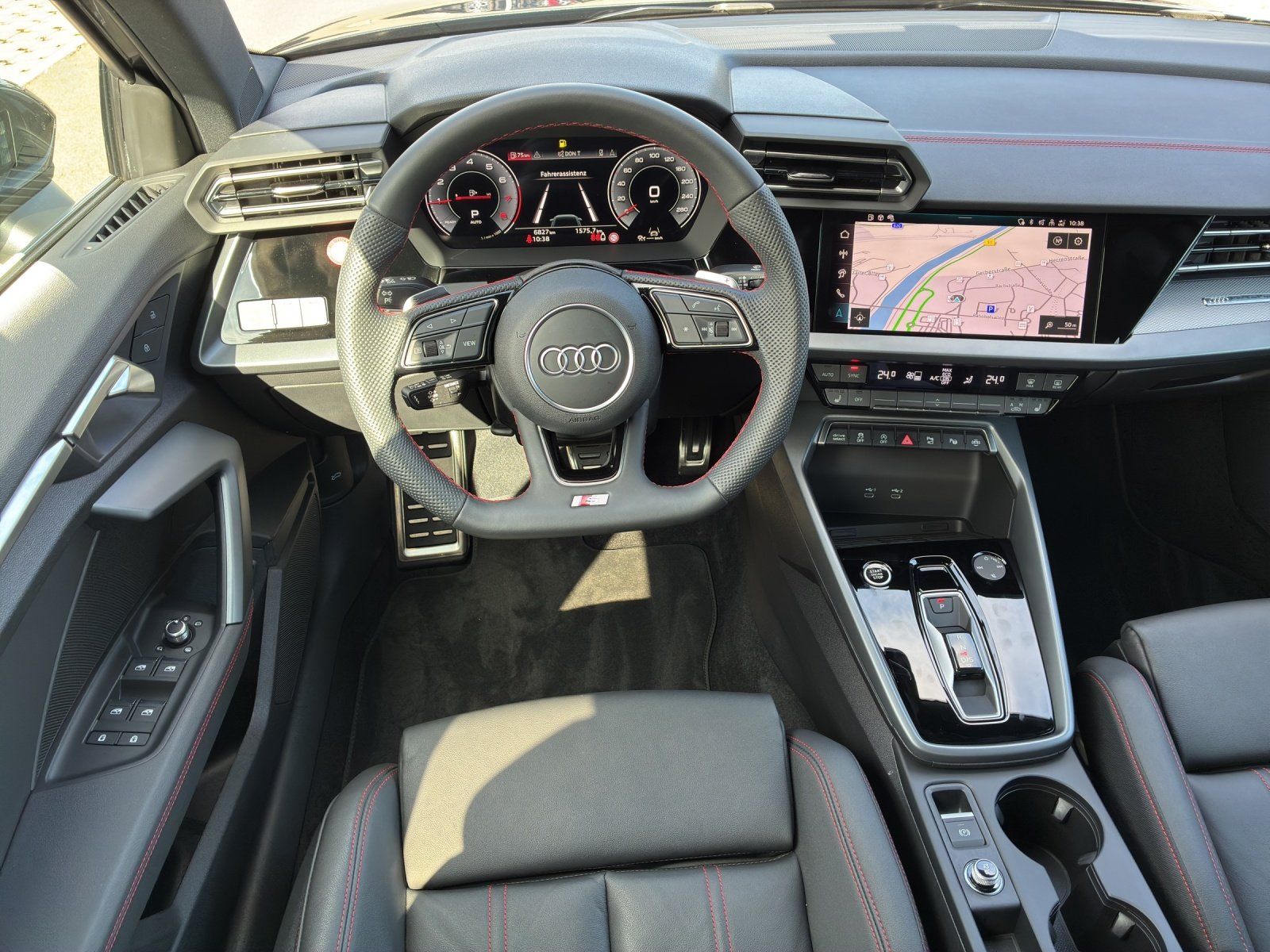 Fahrzeugabbildung Audi A3 Limousine 1.5 TFSI S-Line AHK,Kamera,LED,PDC