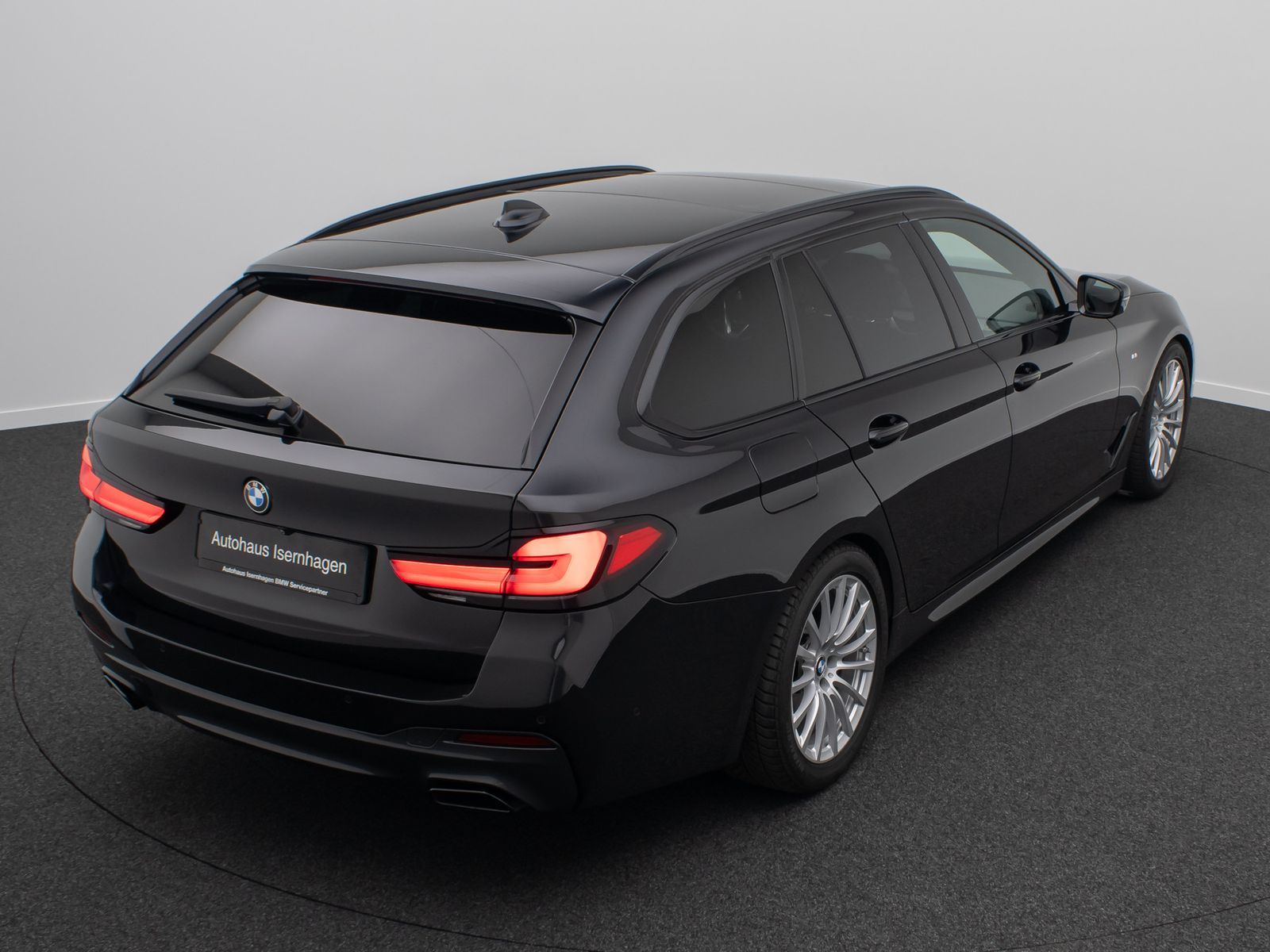 Fahrzeugabbildung BMW 530d xD M-Paket 360° LED DAB HUD Pano NaviPro