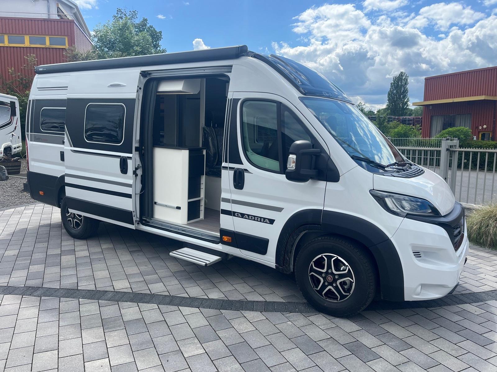 Adria Twin Supreme 640 SGX FIAT 180 MAXI