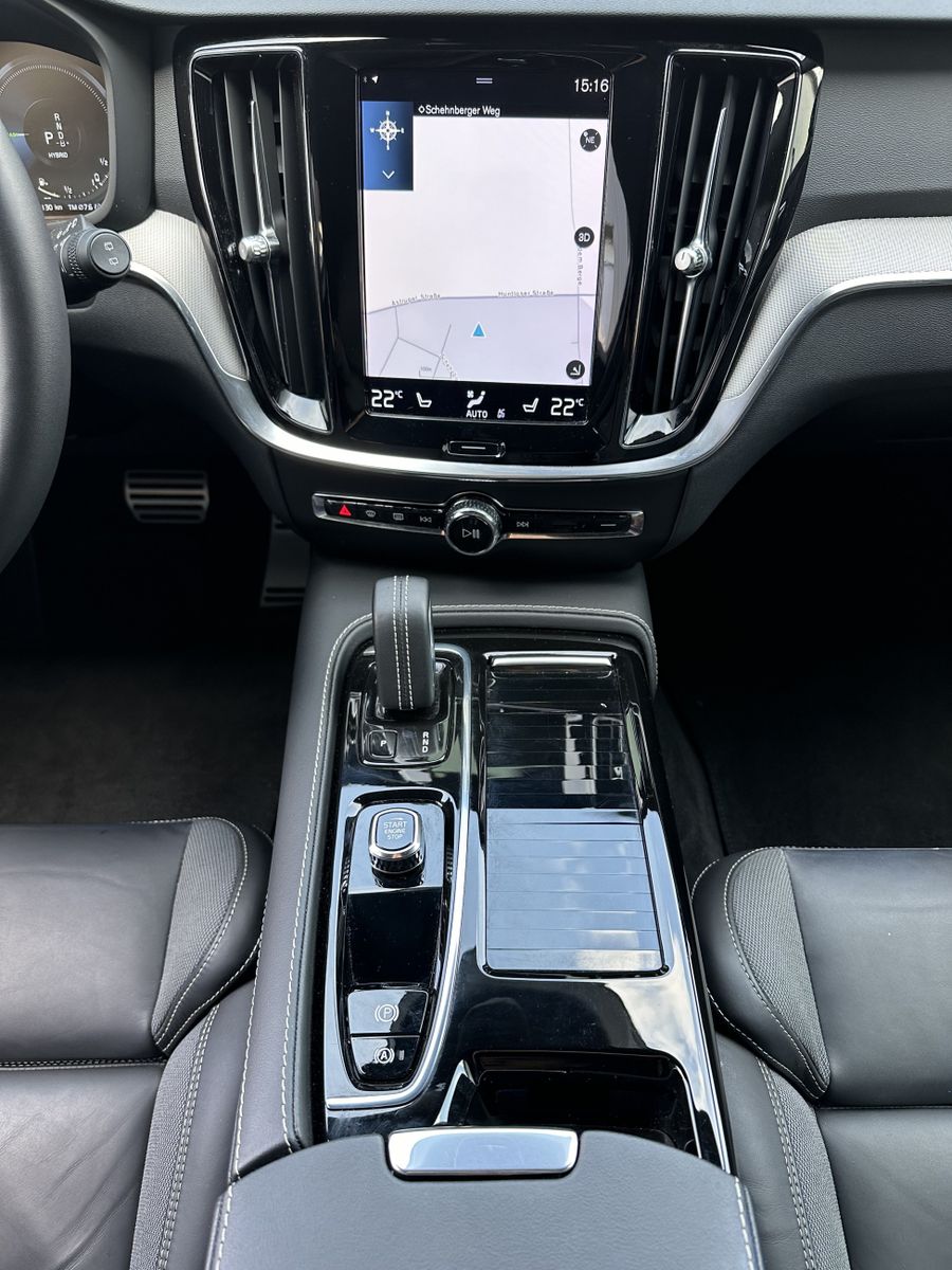 Fahrzeugabbildung Volvo V60 T8 AWD Recharge R-Design NAV+LED+360°+VCOCK
