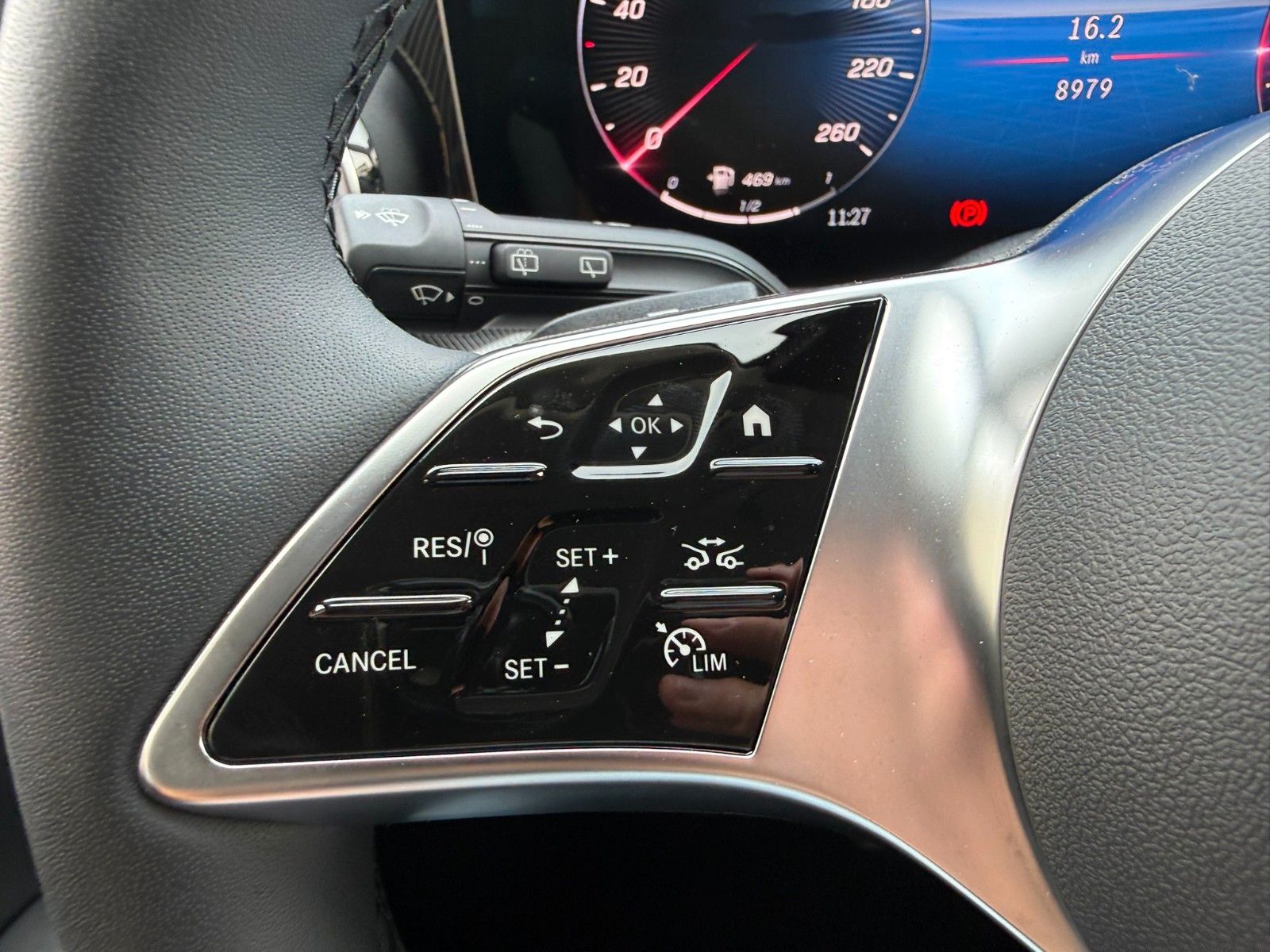 Fahrzeugabbildung Mercedes-Benz V 220 d STYLE AHK2,5to DISTRONIC LED elekt Türen