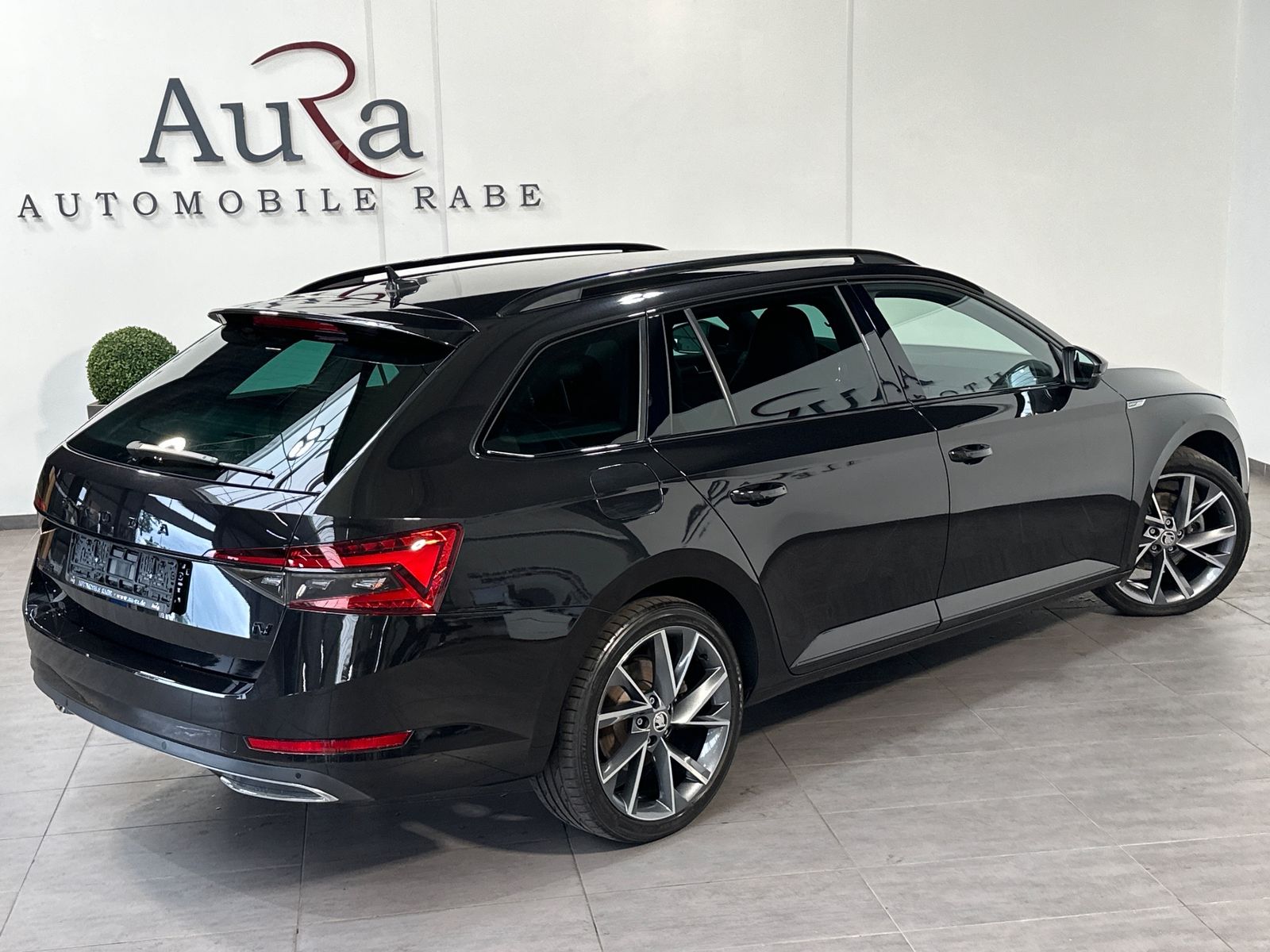 Fahrzeugabbildung SKODA Superb Combi 1.4 TSI iV DSG Sportline NAV+LED