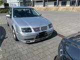 Volkswagen VW Bora Auto - Volkswagen Bora mit Benzin-Antrieb: Limousine