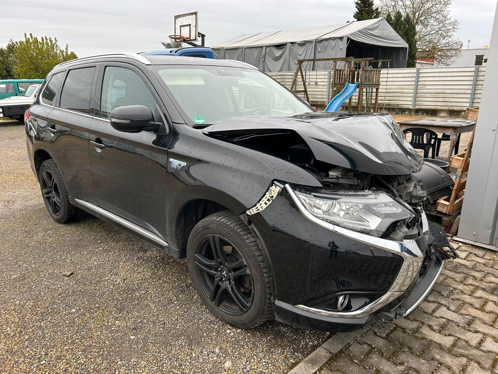 Mitsubishi Outlander 2.0 PLUG-IN HYBRID 4WD
