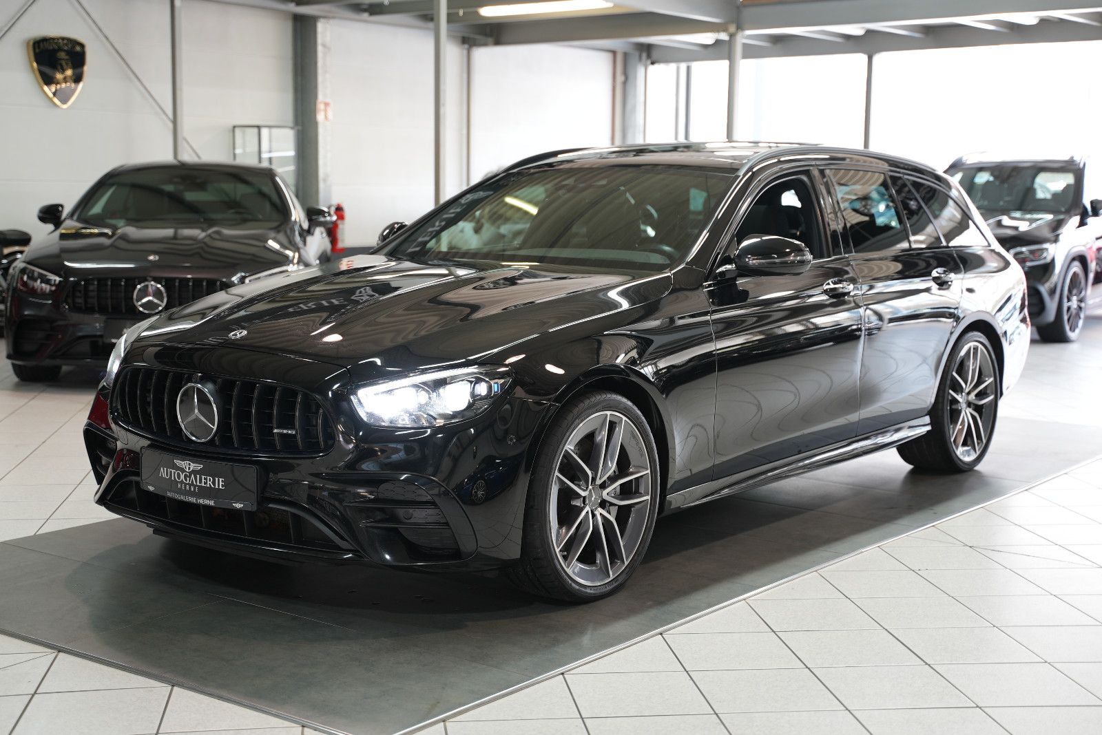 MERCEDES-BENZ E 53 AMG 4M+*HUD*PANO*DISTR*LED*KEYLESSGO*CARBON