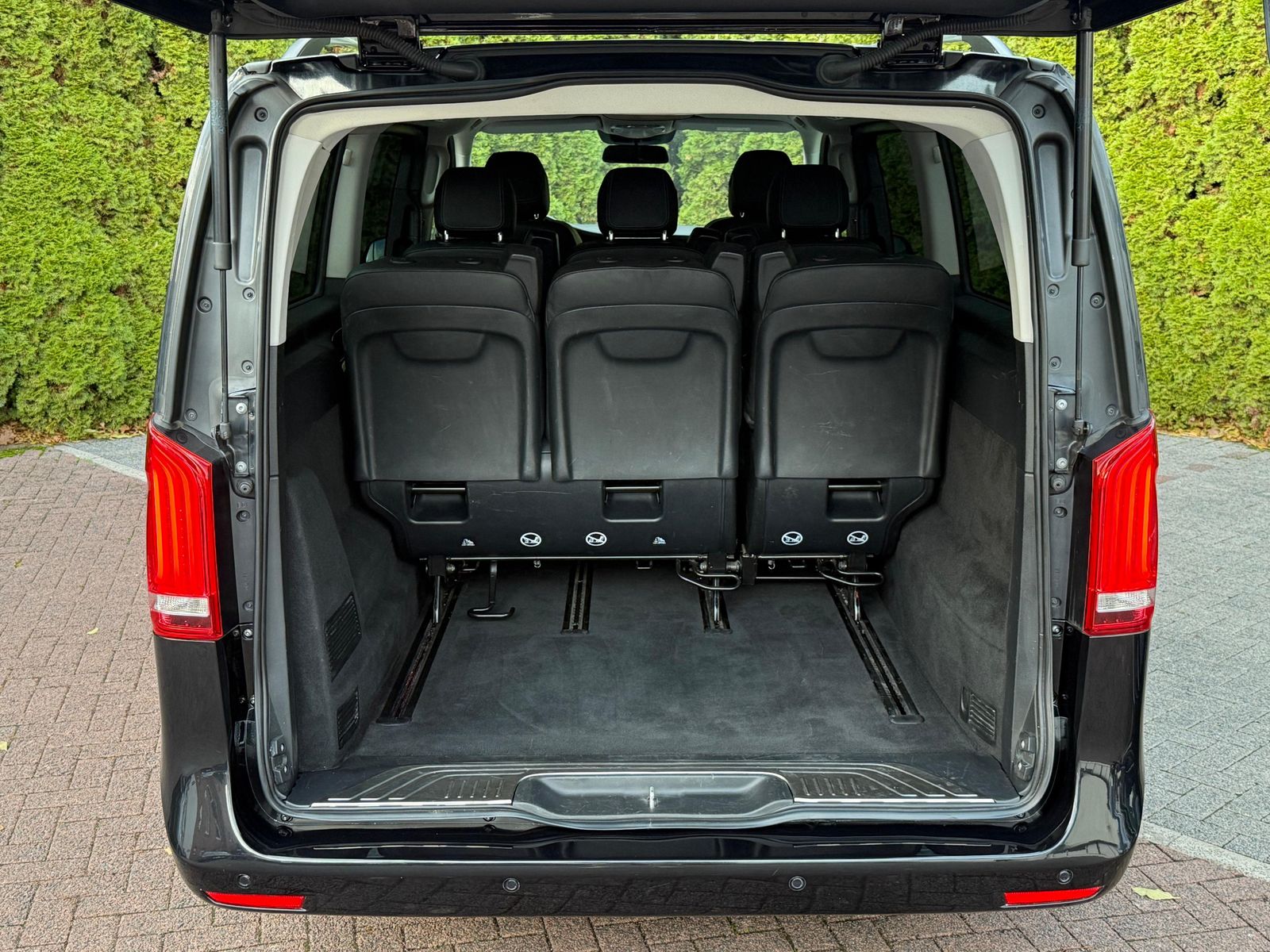 Fahrzeugabbildung Mercedes-Benz V 300 d 9G Avantg Extralang LED+SHZ+KAM+LEDER+8S