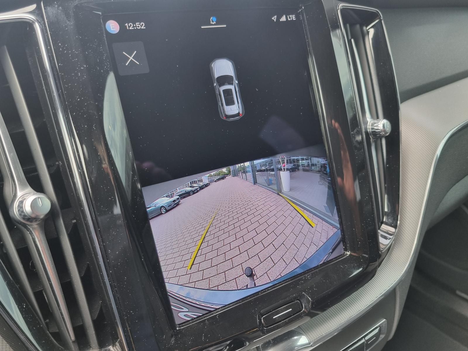 Fahrzeugabbildung Volvo XC60 B4 Diesel AWD Plus Dark 'AHK'