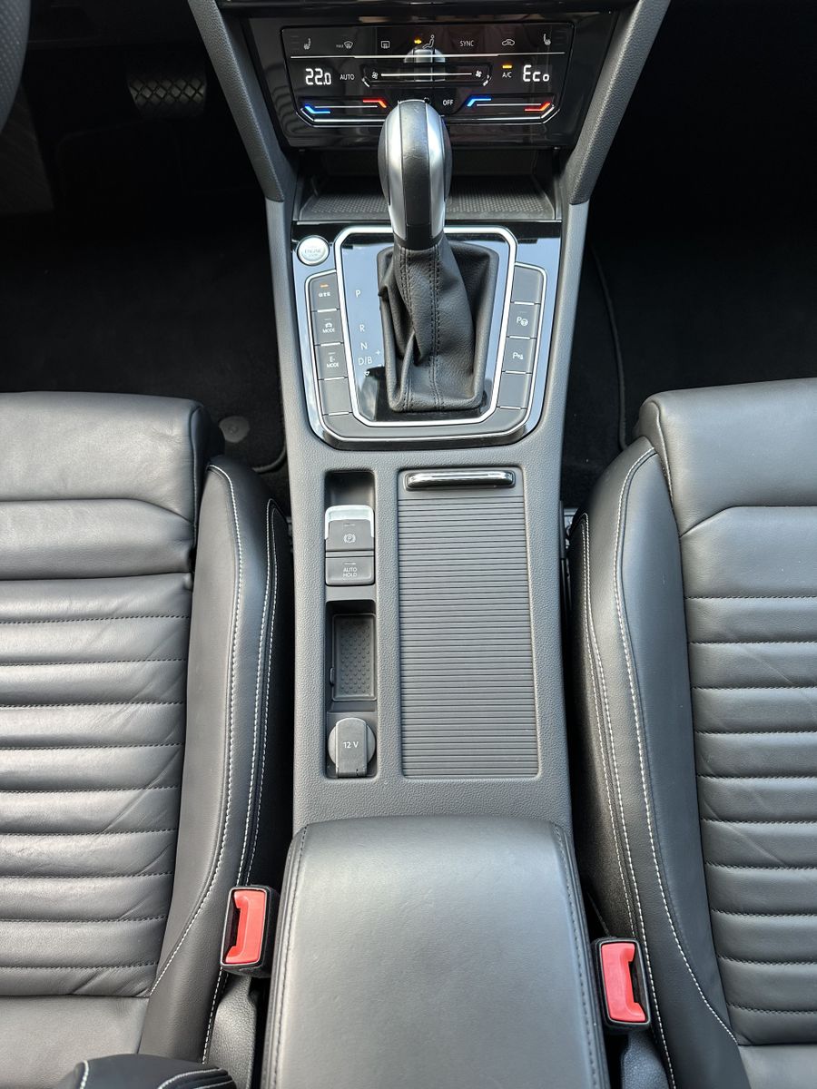 Fahrzeugabbildung Volkswagen Passat Variant 1.4 TSI DSG GTE NAV+LED+AHK+PANO